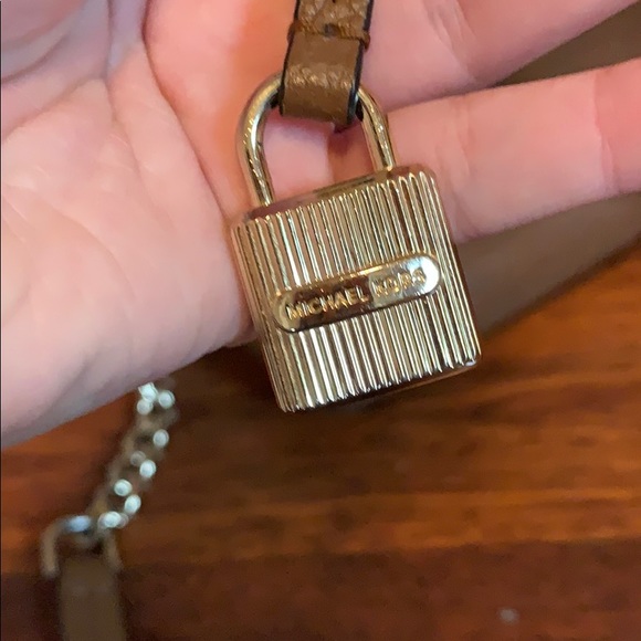 Michael Kors purse - Picture 6 of 9